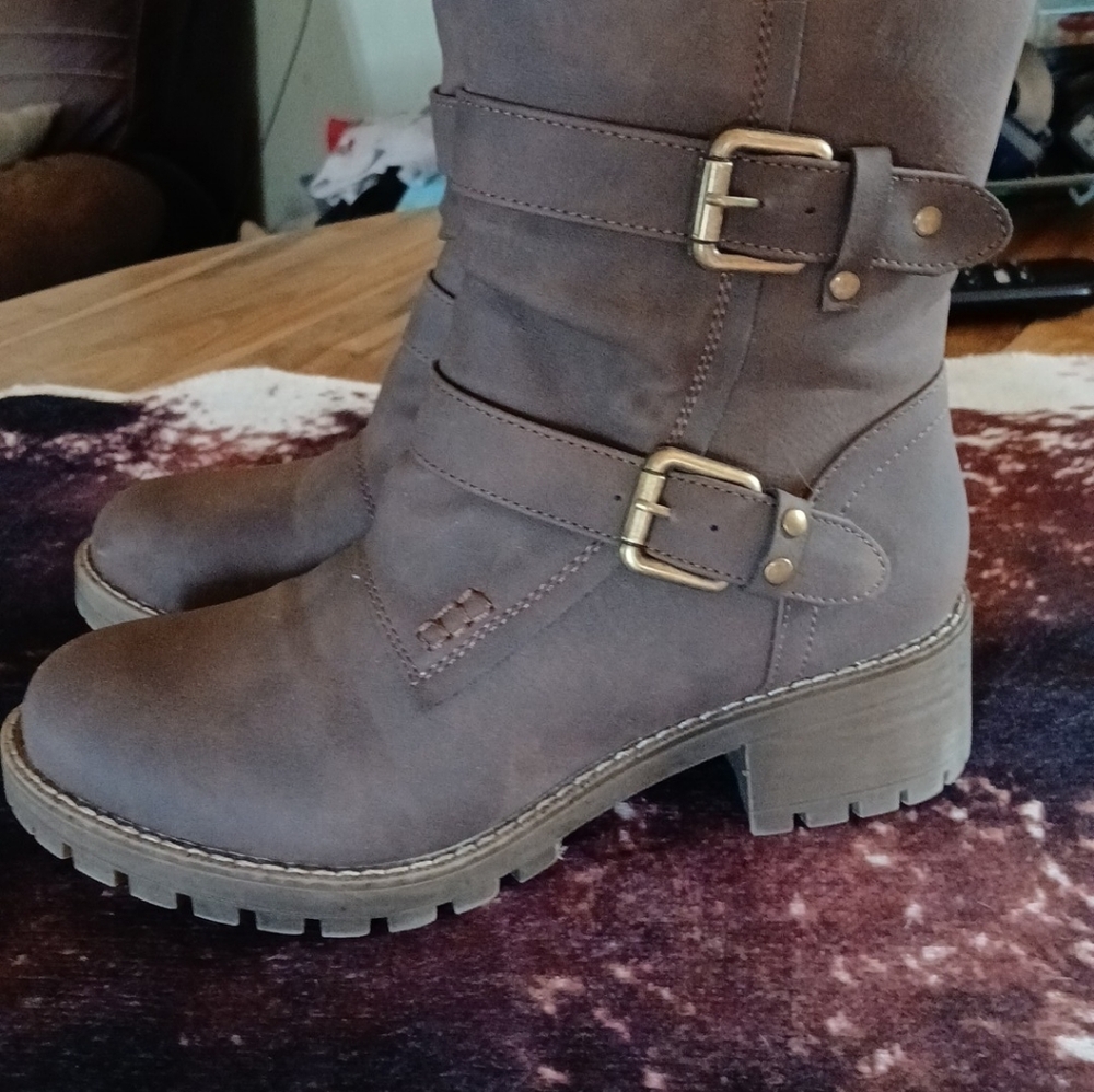 Stylish Brown Buckle Boots for Women